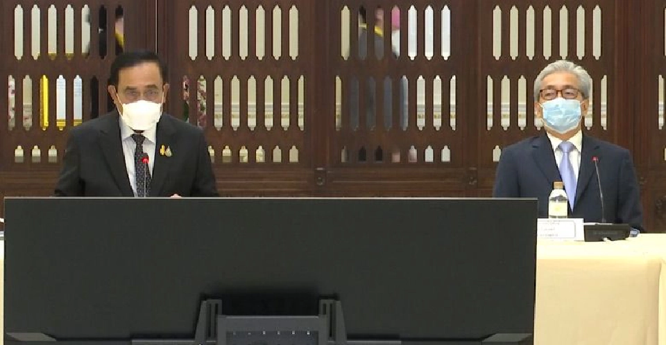 “นายกฯ”ปัดตอบ  หลังถูกถามเปลี่ยนทีมเศรษฐกิจยกชุด