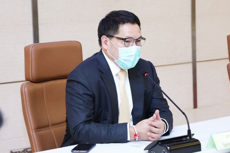 สมคิด- อุตตม พร้อมใจปิดปากเรื่องการเมือง