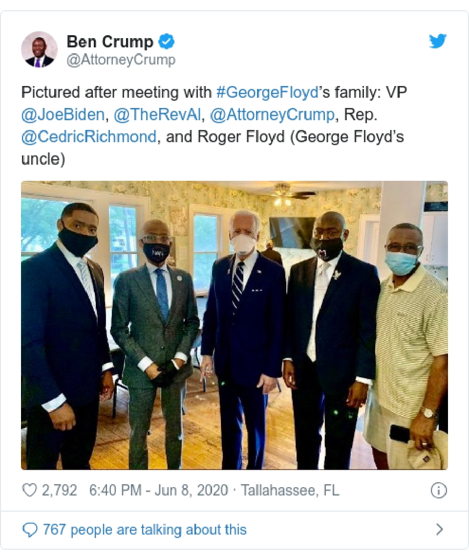 เบนจามิน ครัมป์ ทนายความประจำครอบครัวของฟลอยด์ ทวีตข้อความและภาพถ่ายนายโจ ไบเดน ขณะเยี่ยมให้กำลังใจสมาชิกครอบครัวของฟลอยด์เมื่อวันที่ 8 มิ.ย. 
