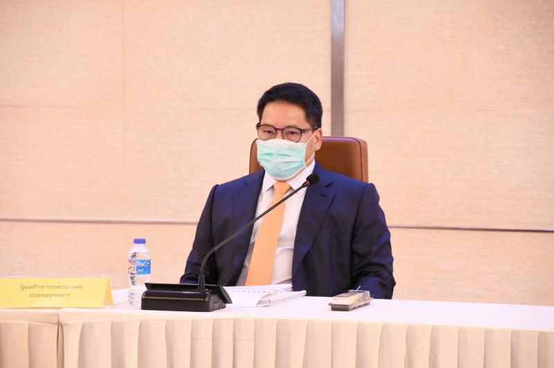 รมว.คลัง เชื่อธปท.ดูแลค่าบาทใกล้ชิด