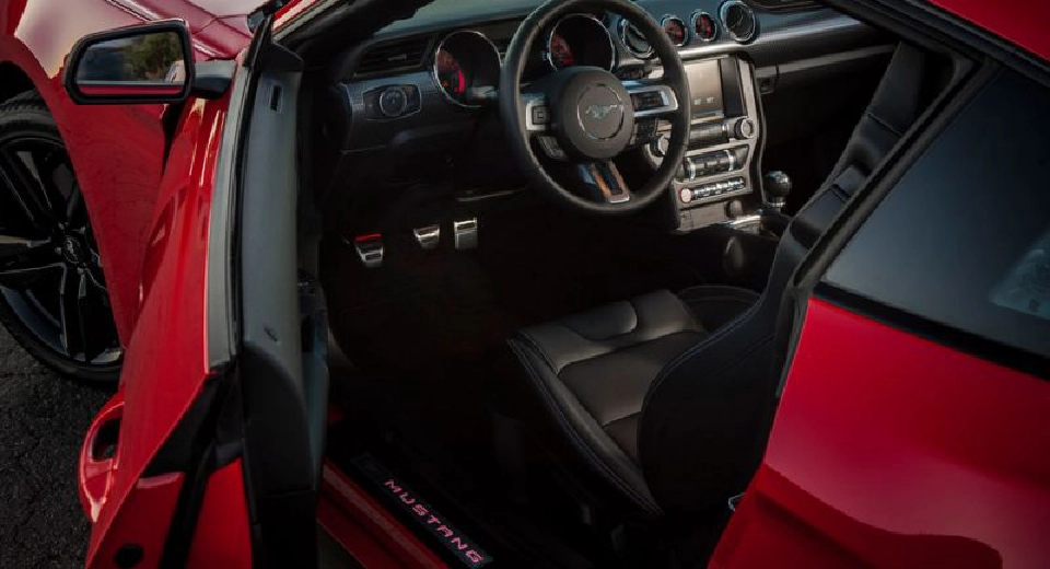 ระบบล็อกประตูมีปัญหา “ฟอร์ด” เรียกคืนรถ 2.15 ล้านคันในสหรัฐ