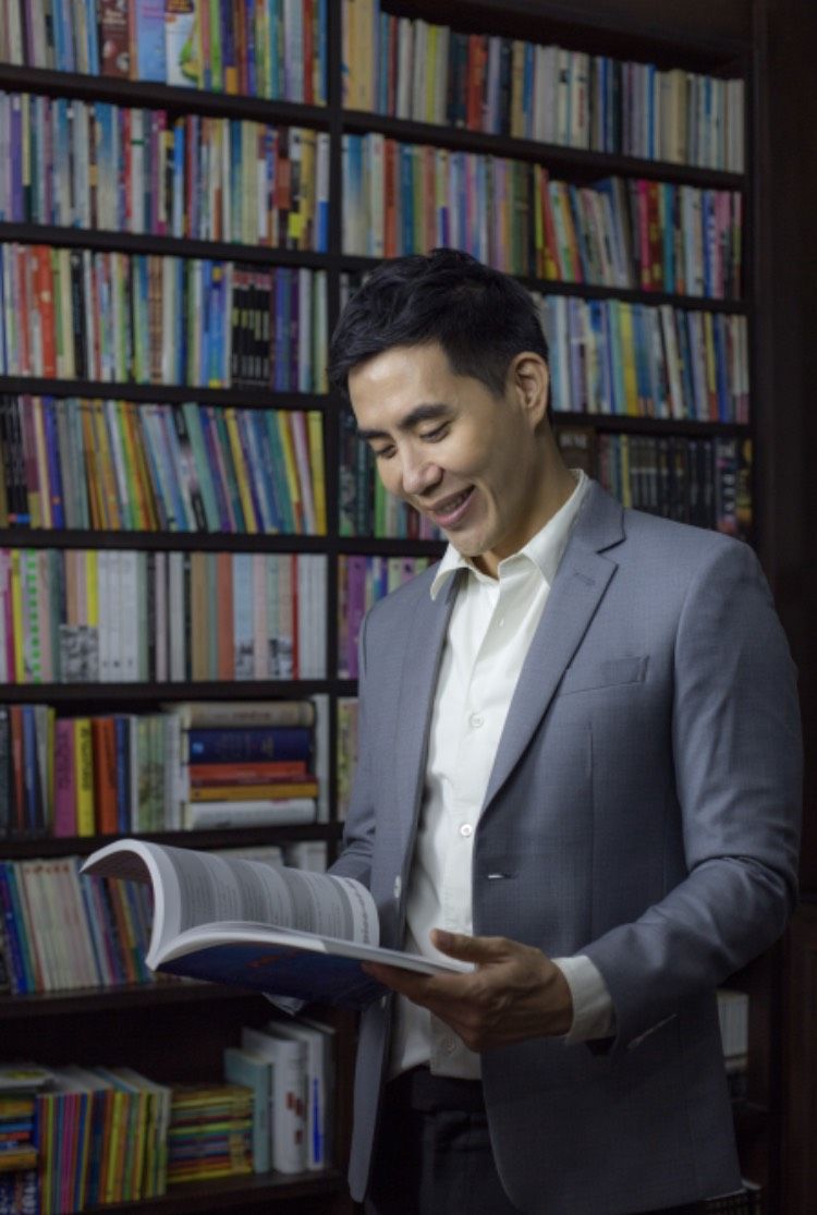 “ดีเจเฟี้ยต คลื่นกรีนเวฟ” เปิดตัวหนังสือ “ปันการดี หรีดหนังสือ” 