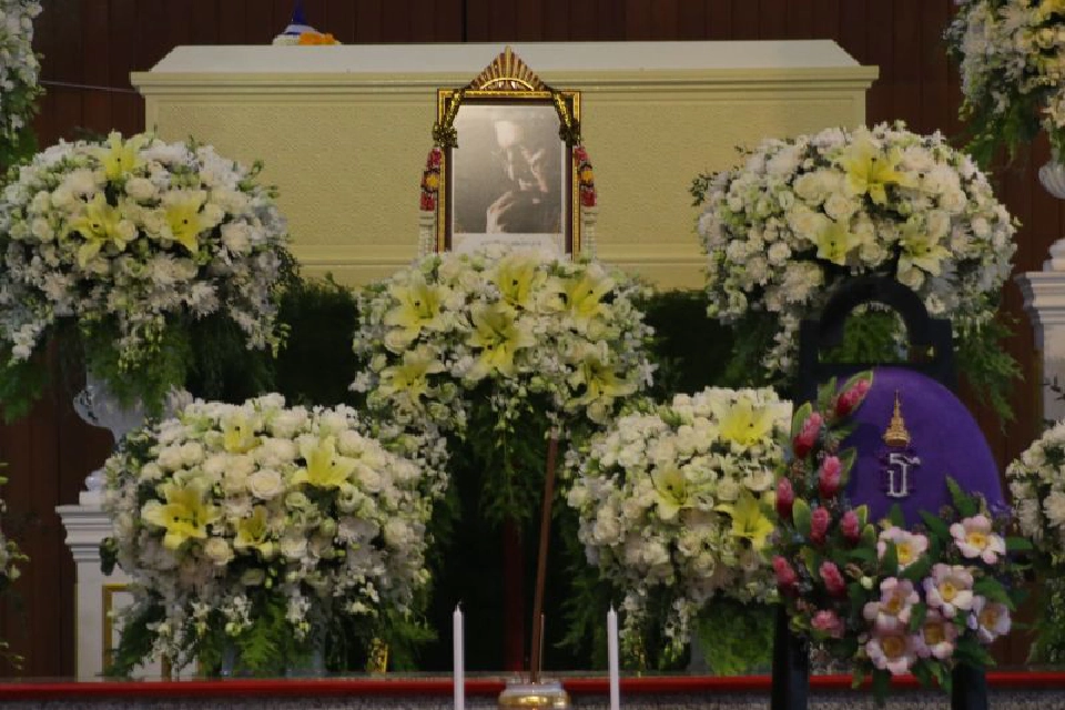 กรมสมเด็จพระเทพฯ โปรดเกล้าฯวางพวงมาลาหน้าหีบศพ &quot;ศรัณยู วงษ์กระจ่าง&quot;