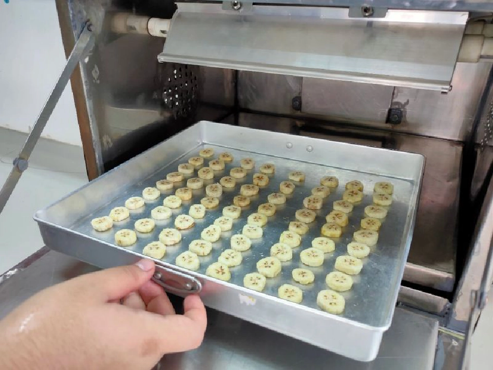 เครื่องอบแห้ง พร้อมระบบวัดความชื้น