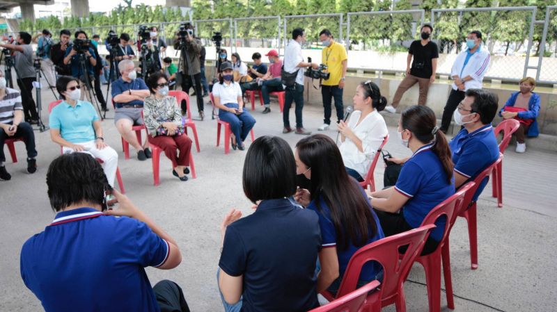  6 ส.ส.พปชร.ลงพื้นที่ฟังความเดือดร้อน ชาวพญาไทใกล้ก.คลัง
