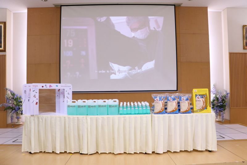 โตโยต้าเคียงคู่ไทย สู้ภัย COVID-19 มอบ "ฉากกั้นห้องโดยสารรถตู้"