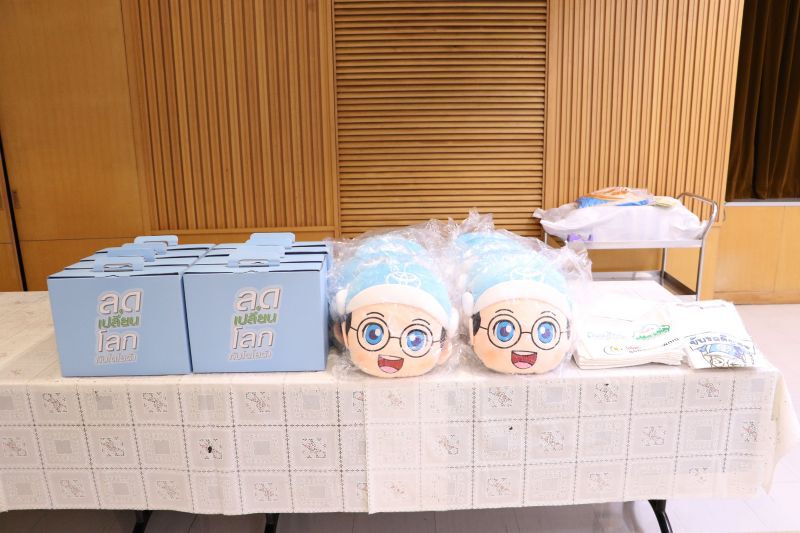 โตโยต้าเคียงคู่ไทย สู้ภัย COVID-19 มอบ "ฉากกั้นห้องโดยสารรถตู้"