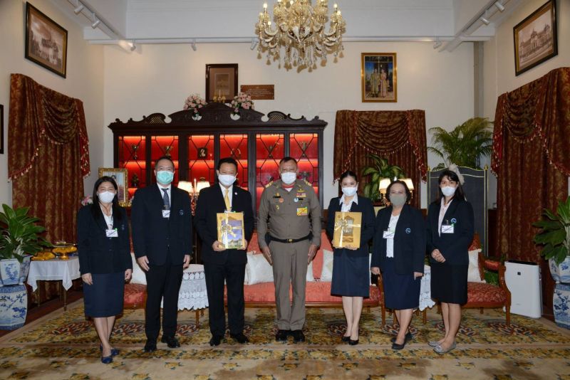 ททท.มอบตราสัญลักษณ์ SHA แก่ “พระบรมมหาราชวัง”