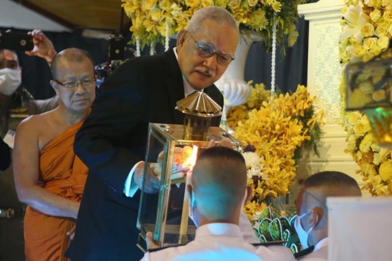 พระราชทานเพลิงศพ 'ตั้ว ศรัณยู วงษ์กระจ่าง' ครอบครัว-เพื่อนวงการ-ปชช.ร่วมอาลัย