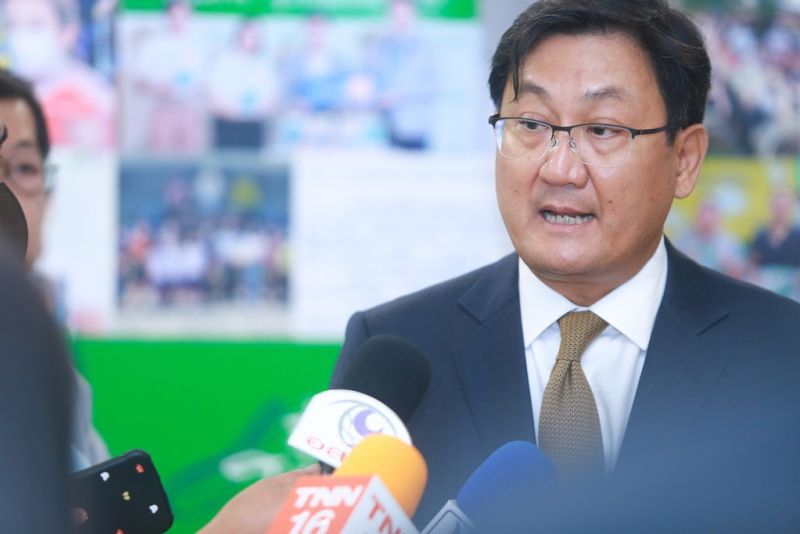 ดร.ภากร ปีตธวัชชัย กรรมการและผู้จัดการ ตลาดหลักทรัพย์แห่งประเทศไทย