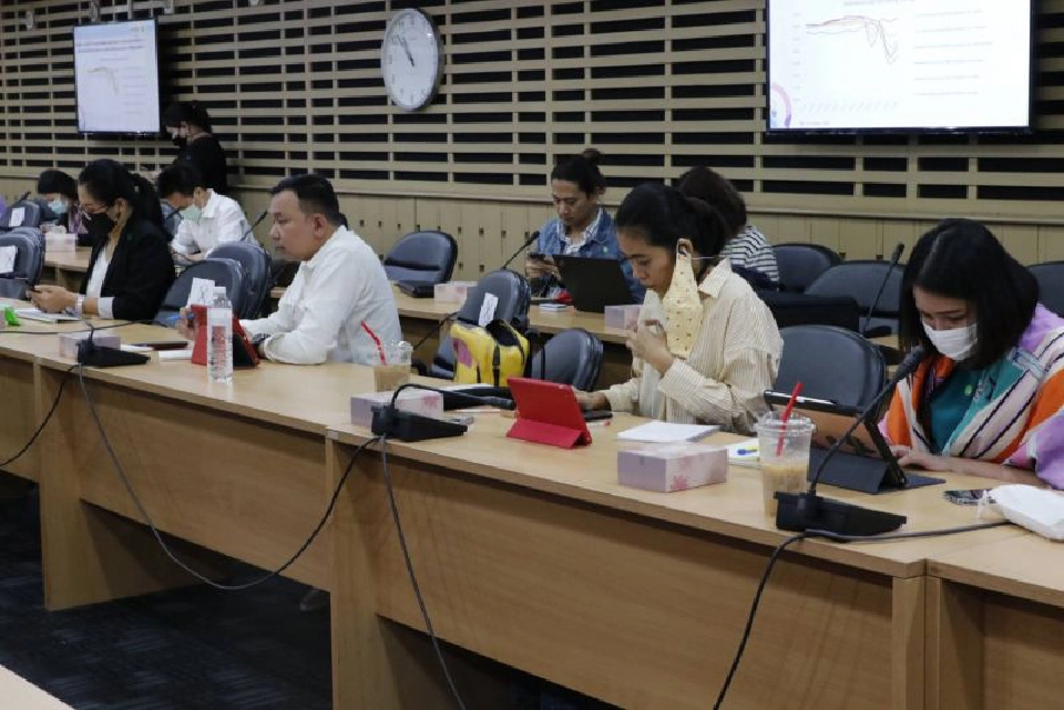 ส่งออกรายตลาดติดลบต่อเนื่อง  แนะรัฐเร่งสร้างภูมิคุ้มกันลดผลกระทบ