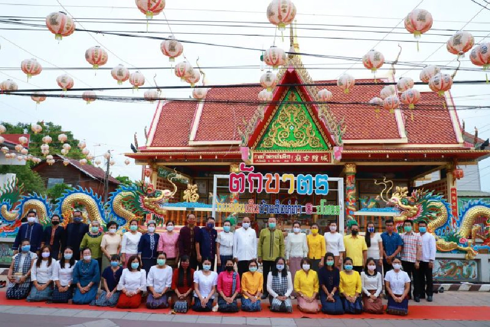 ผู้ว่าฯเมืองยสชวน"นุ่งผ้าพื้นเมือง"หนุนสินค้าชุมชน     