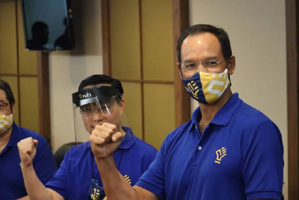  นายกรณ์ จาติกวนิช 