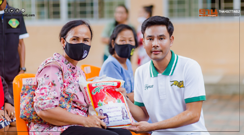 เอ็ม-ธวเดช ภาจิตรภิรมย์ คนรุ่นใหม่ความหวังของชาว จ.สงขลา จัดกิจกรรม ปันน้ำใจช่วยชาวหาดใหญ่ มอบข้าวสาร-หน้ากากอนามัย-ทุนการศึกษา เอ็ม-ธวเดช ภาจิตรภิรมย์ คนรุ่นใหม่ความหวังของชาว จ.สงขลา จัดกิจกรรม ปันน้ำใจช่วยชาวหาดใหญ่ มอบข้าวสาร-หน้ากากอนามัย-ทุนการศึกษา