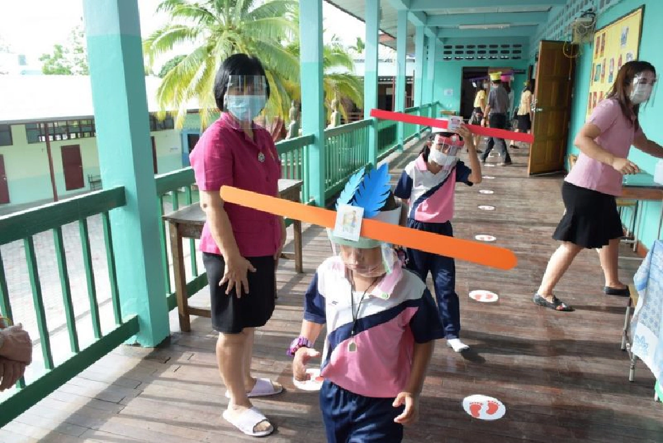  นร.บ้านป่าเหมือดเชียงใหม่ใส่"หมวกจอหงวน"เว้นระยะ