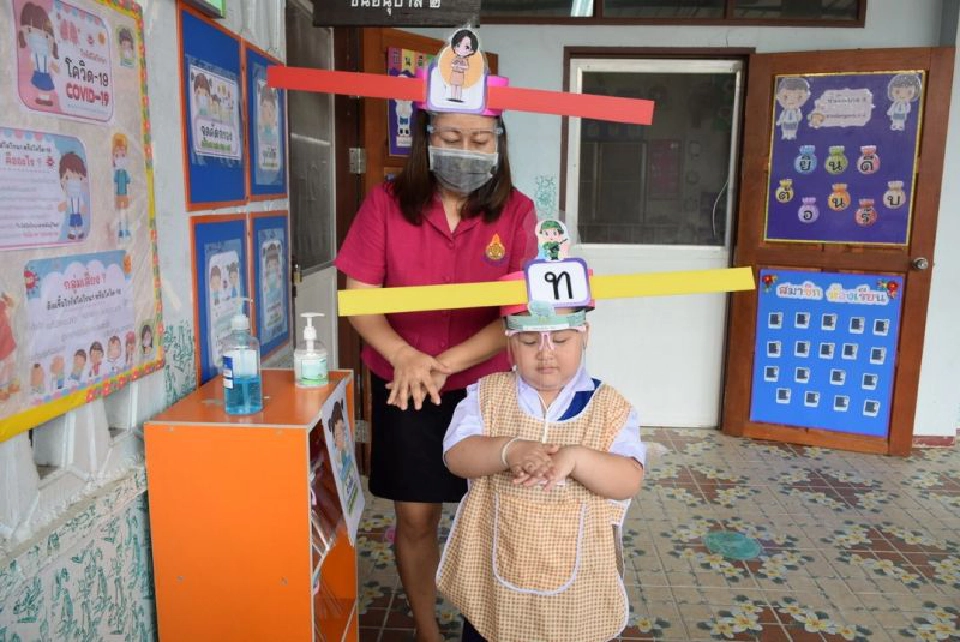  นร.บ้านป่าเหมือดเชียงใหม่ใส่"หมวกจอหงวน"เว้นระยะ