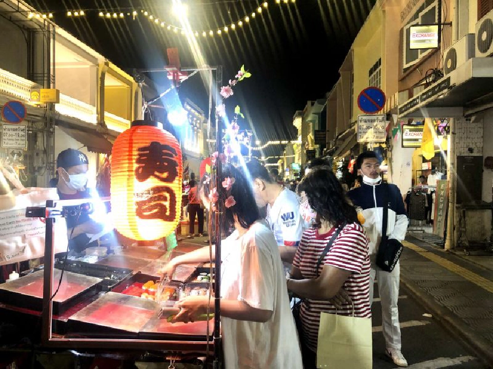 เที่ยว"หลาดใหญ่" ถนนคนเดินภูเก็ตในวิถี New Normal  