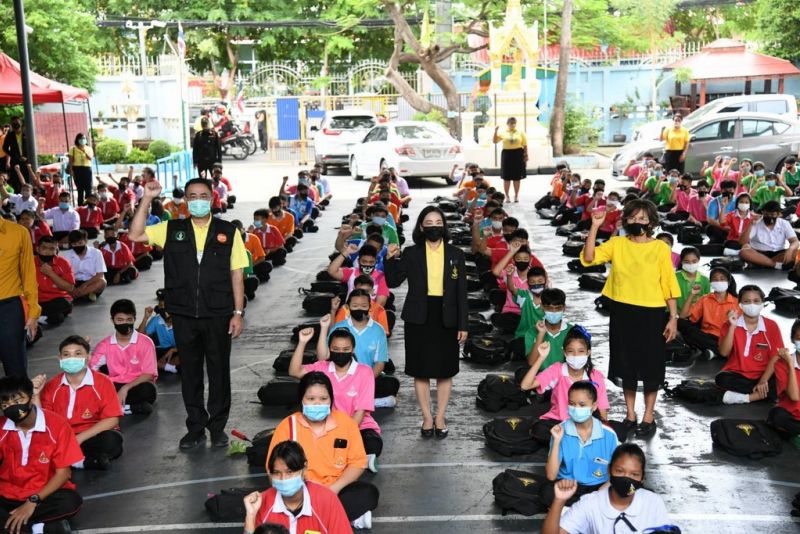 กทม.ตรวจเยี่ยม ร.ร. ในสังกัด ตรวจเข้มมาตรการโควิด-19