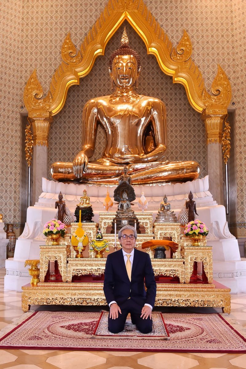แม่ทัพ 4 กุมาร "สมคิด" หลบการเมือง ทำบุญ "วัดไตรมิตร" 