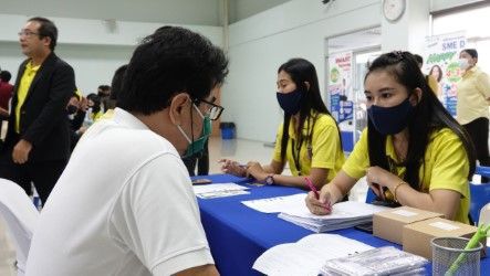 “สุริยะ” เสิร์ฟสินเชื่อดอกเบี้ยต่ำหนุนจ้างงาน “SMEs” สมุทรปราการ 