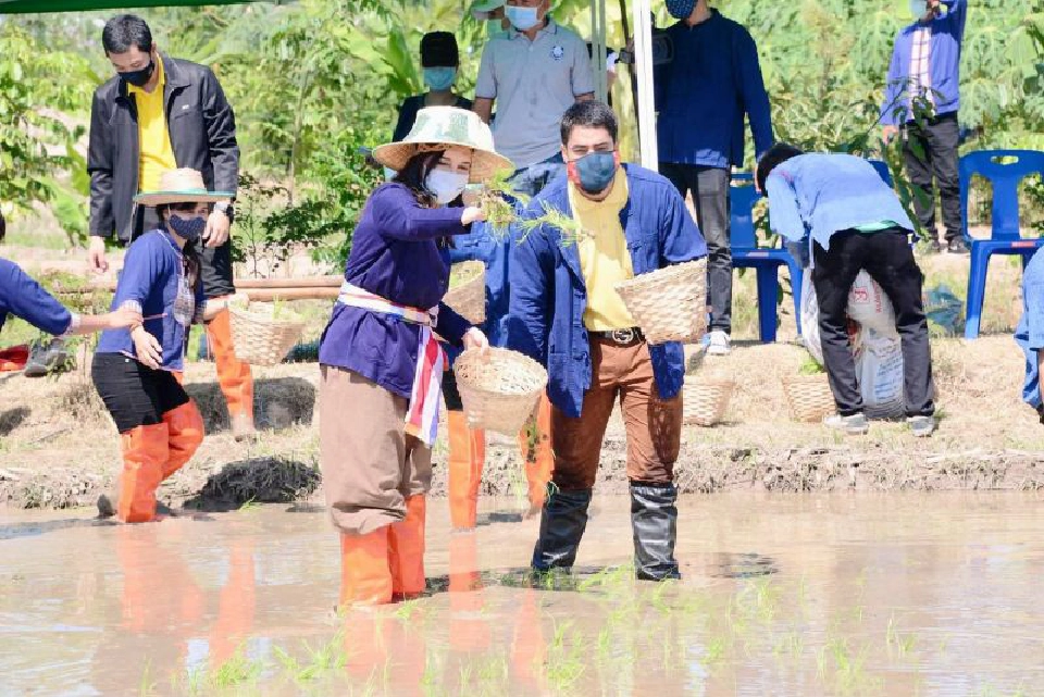 ลุย "โคก หนอง นา โมเดล" เคลื่อนเกษตรทฤษฎีใหม่