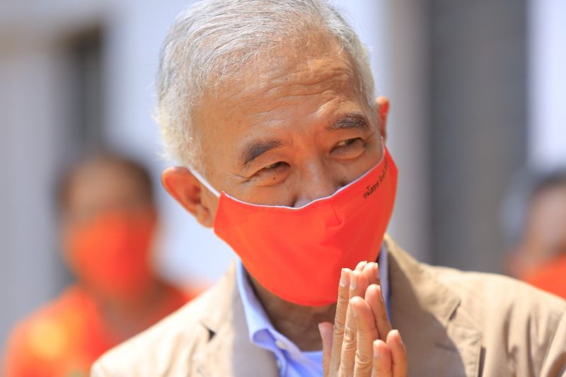 นายสุวัจน์ ลิปตพัลลภ