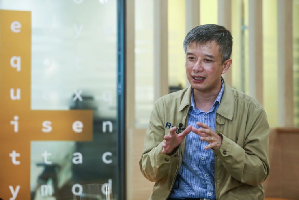 รศ. ดร.วีระชาติ กิเลนทอง คณบดีคณะการศึกษาปฐมวัย มหาวิทยาลัยหอการค้าไทย 