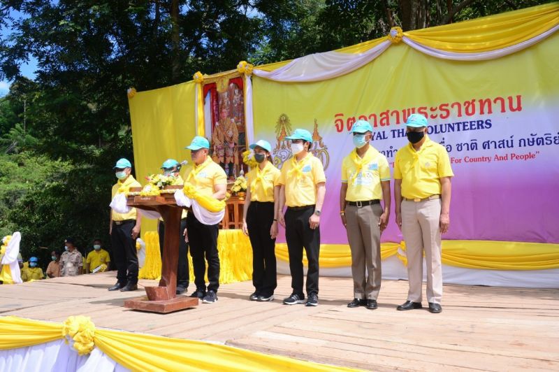 “ธรรมนัส” ลุยปศุสัตว์เคลื่อนที่ เฉลิมพระเกียรติฯ 5 อำเภอเชียงราย