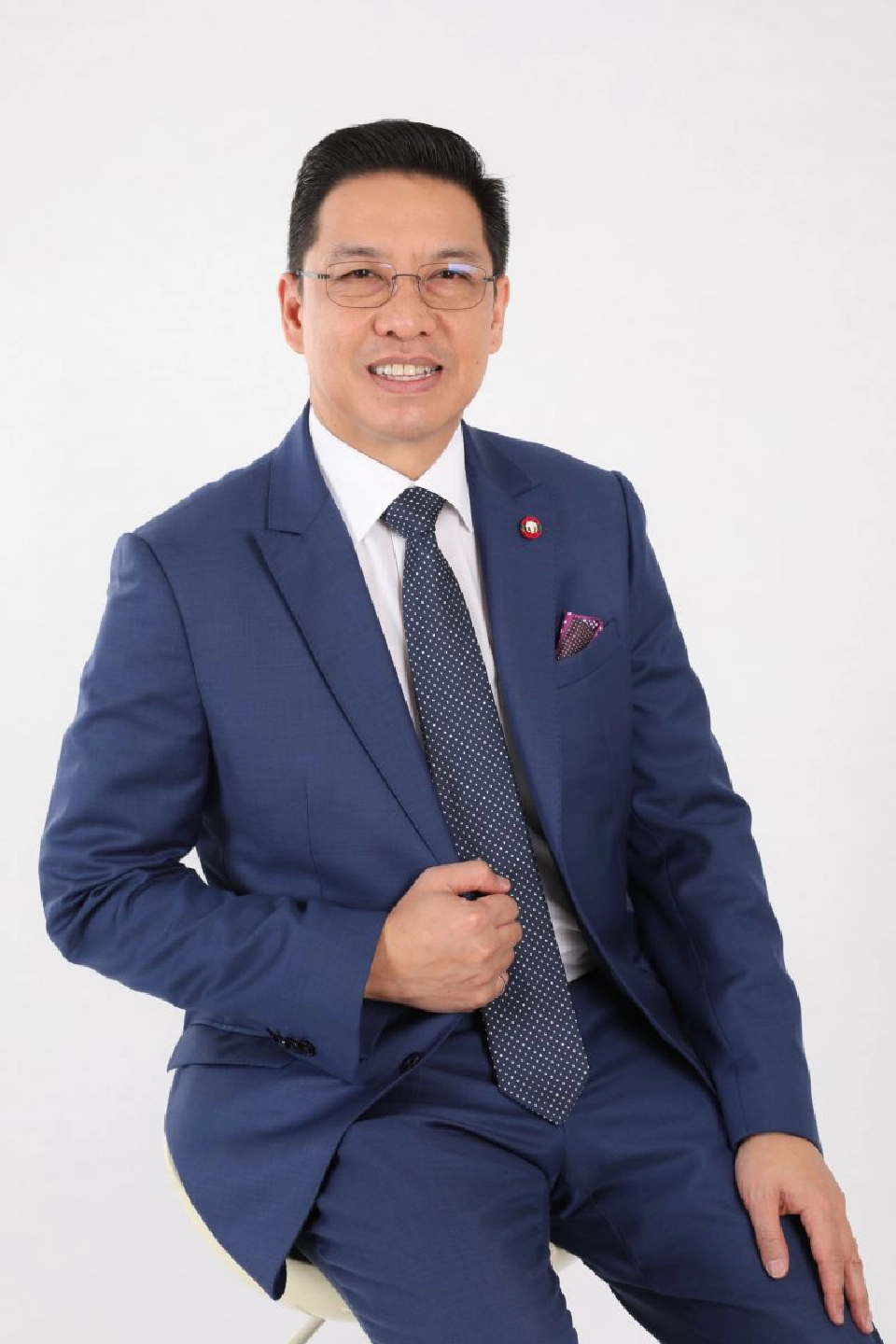 นายพุทธิพงษ์ ปุณณกันต์ รัฐมนตรีว่าการกระทรวงดิจิทัลเพื่อเศรษฐกิจและสังคม (ดีอีเอส) 