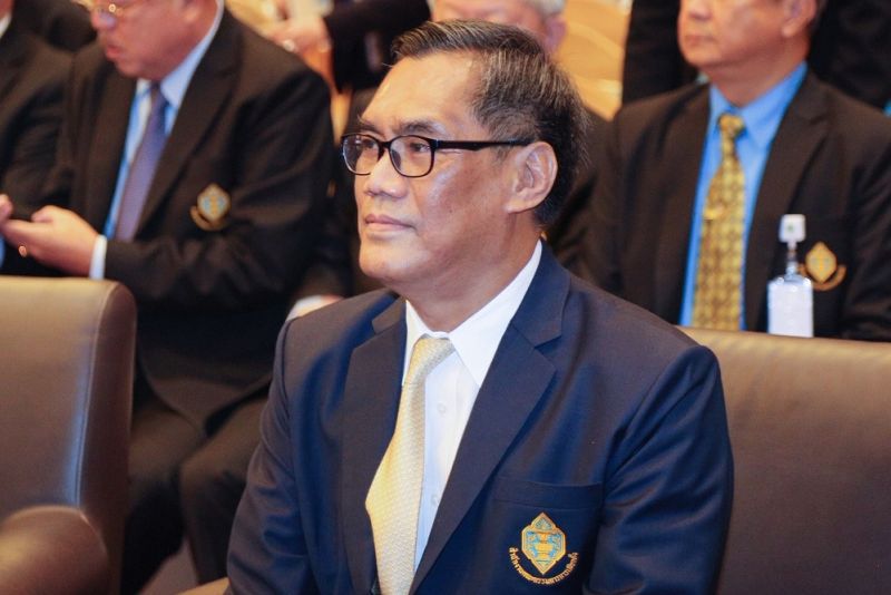 นายอิทธิพร บุญประคอง