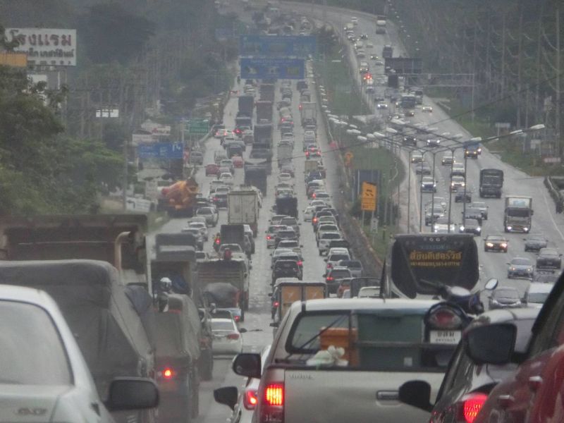 สภาพการจราจรติดขัดบนนถนนมิตรภาพ