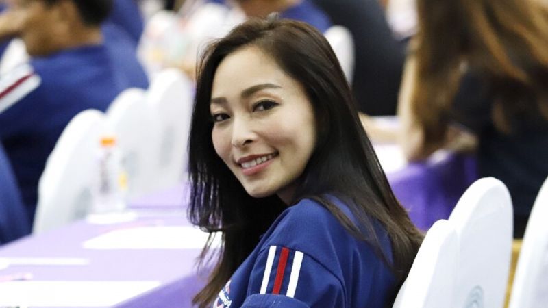  น.ส.ภาดาท์  วรกานนท์