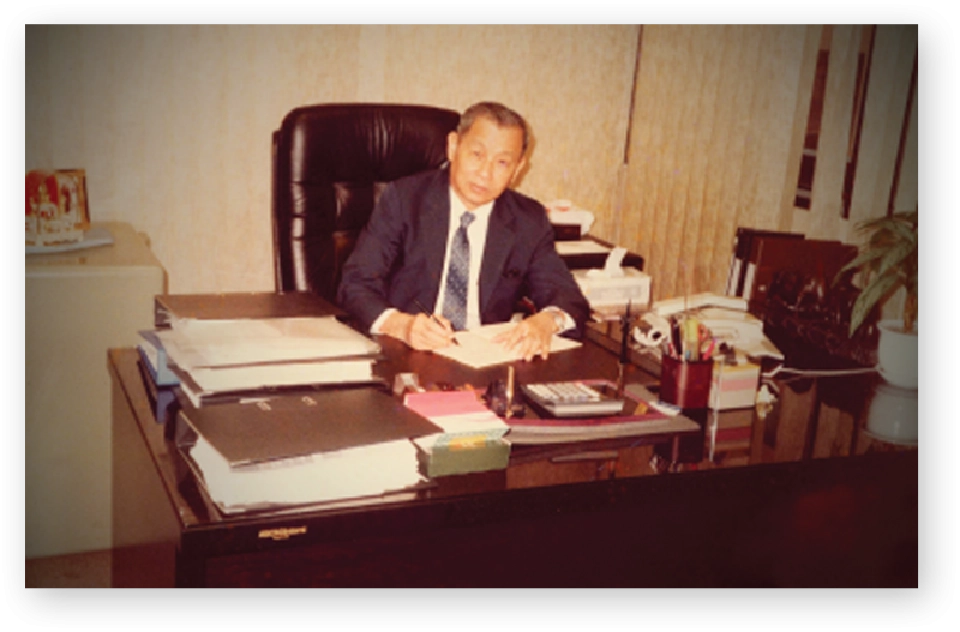 คุณเฉลียว อยู่วิทยา