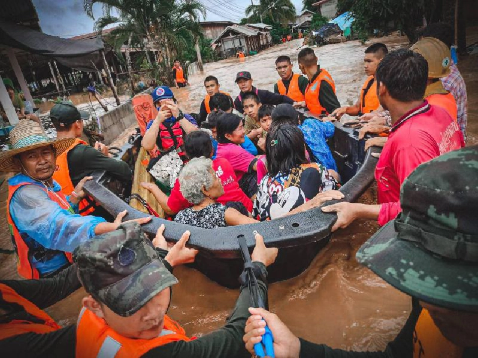 นายกรัฐมนตรีสั่งทุกหน่วยลงพื้นที่ หลังฝนตกน้ำท่วมจังหวัดเลย