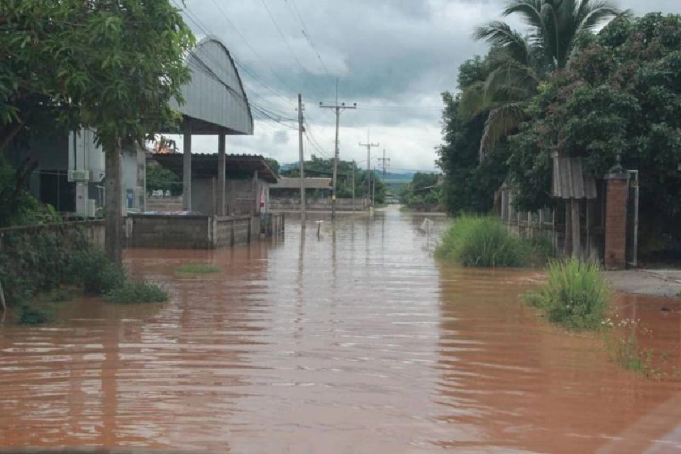 มวลน้ำจากเวียงป่าเป้าไล่ท่วมรายทางมุ่ง"อ.แม่ลาว"แล้ว