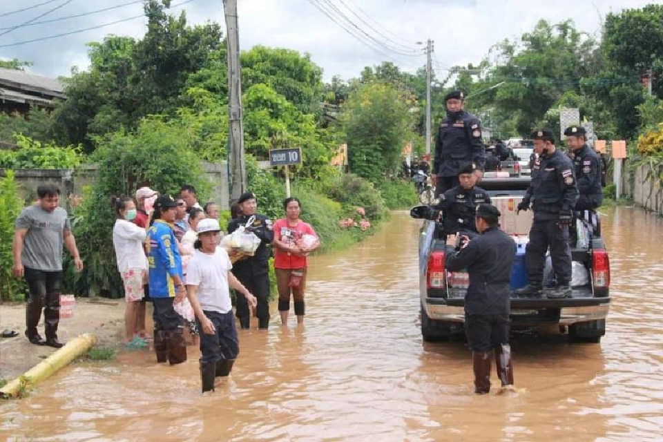 มวลน้ำจากเวียงป่าเป้าไล่ท่วมรายทางมุ่ง"อ.แม่ลาว"แล้ว