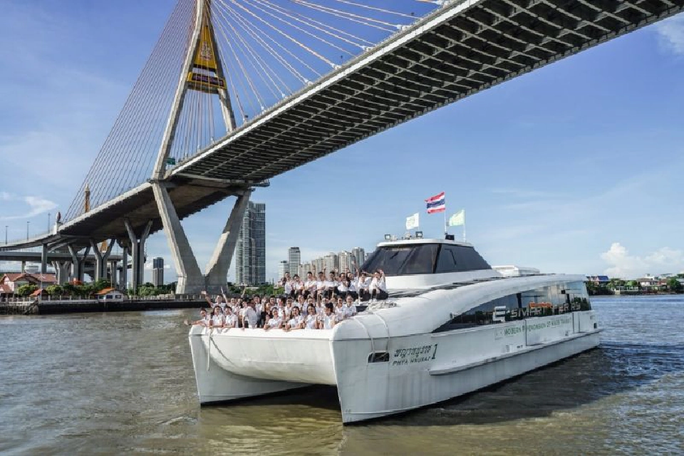 EA เตรียมส่งมอบรถไฟฟ้าต้นปี 64  