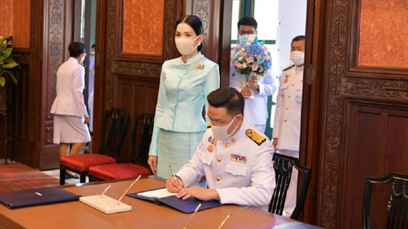 รมว.กระทรวงดิจิทัลฯ นำผู้บริหาร ข้าราชการร่วมพิธีลงนามถวายพระพรเนื่องในวันแม่แห่งชาติ รมว.กระทรวงดิจิทัลฯ นำผู้บริหาร ข้าราชการร่วมพิธีลงนามถวายพระพรเนื่องในวันแม่แห่งชาติ