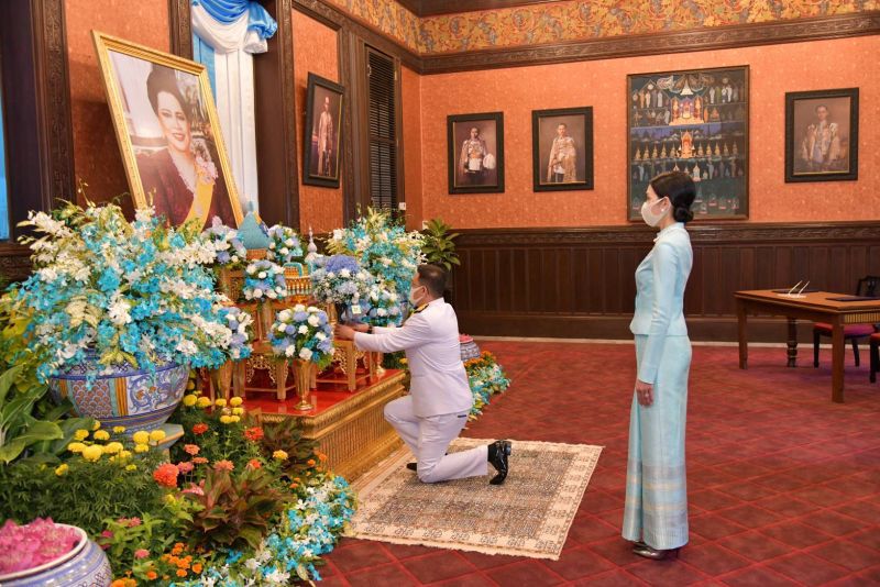 รมว.กระทรวงดิจิทัลฯ นำผู้บริหาร ข้าราชการร่วมพิธีลงนามถวายพระพรเนื่องในวันแม่แห่งชาติ