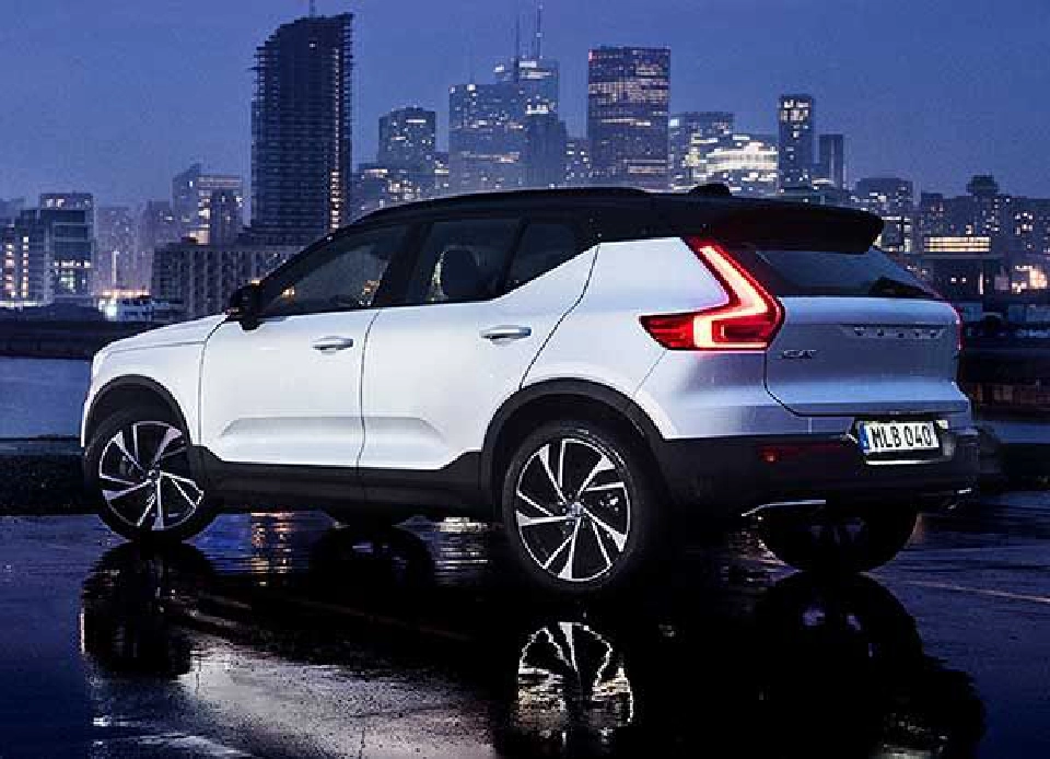 Volvo XC40 โปรโมชั่น ส่วนลด 2.5  แสนบาท 