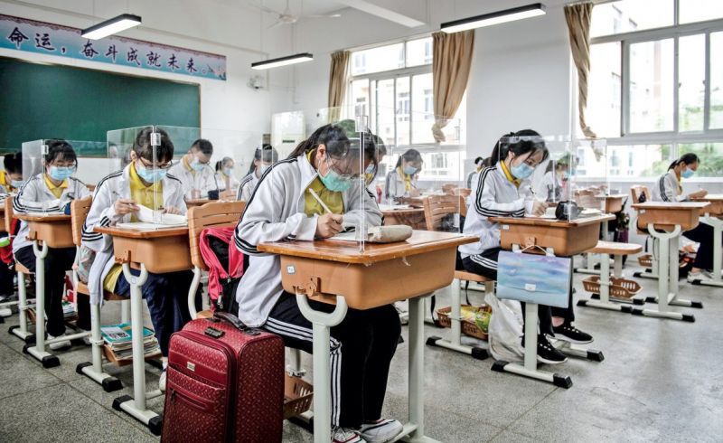การเรียนการสอนในโรงเรียนแห่งหนึ่งที่เมืองอู่ฮั่น