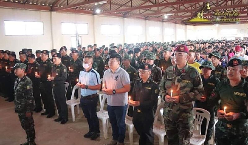 พล.ท.จายยี่ จุดเทียนถวายพระพรชัยมงคล พระพันปีหลวง พล.ท.จายยี่ จุดเทียนถวายพระพรชัยมงคล พระพันปีหลวง