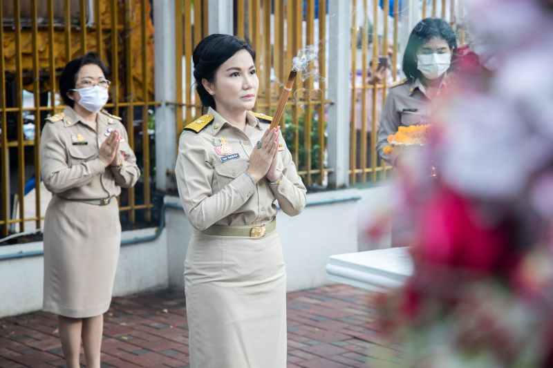 "สุชาติ-นฤมล" 2 รมต.ป้ายแดงถือฤกษ์ดี 07.29 น.ไหว้สิ่งศักดิ์สิทธิ์เข้ากระทรวงแรงงานวันแรก(ชมภาพชุด)
