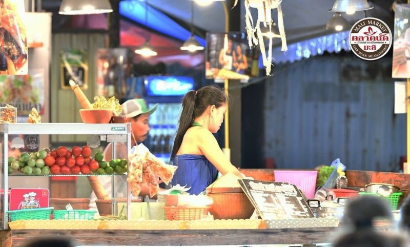 ตลาดนัดมะลิ เลียบด่วนเมืองทอง เปิดพื้นที่ขายฟรี สร้างโอกาส-รายได้ สู้โควิด-19