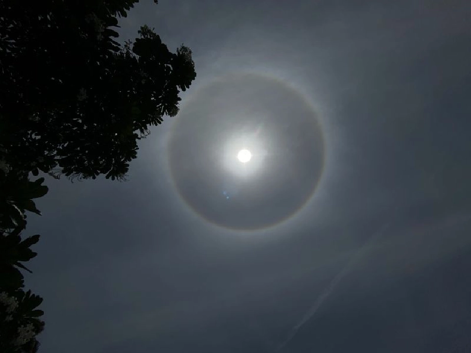 พระอาทิตย์ทรงกลดที่ทำเนียบรัฐบาล