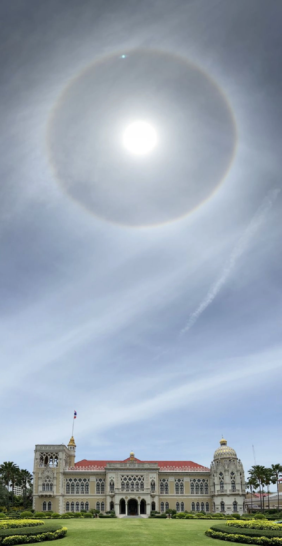 พระอาทิตย์ทรงกลดที่ทำเนียบรัฐบาล