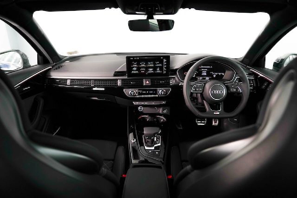 Audi A4 Avant 45 TFSI quattro S line Black Edition 