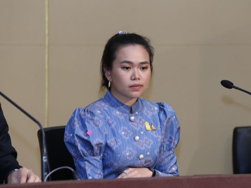 นางสาวไตรศุลี  ไตรสรณกุล 