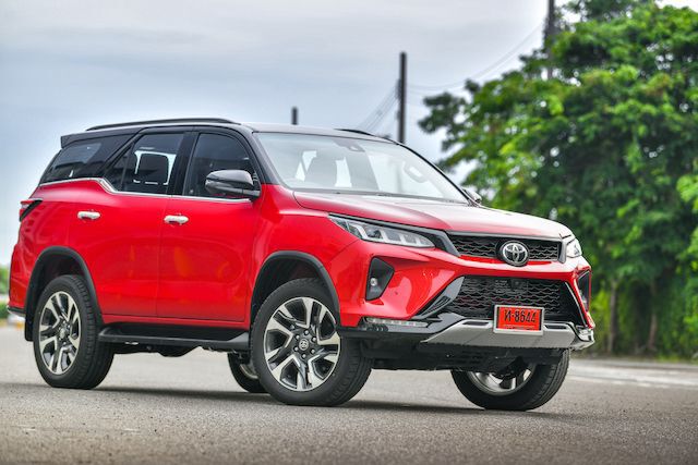 Toyota Fortuner Legender 