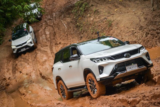 Toyota Fortuner Legender 